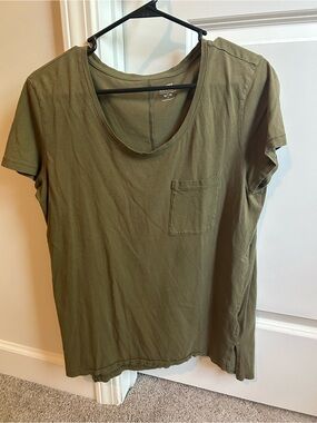 Old Navy Olive Green Short-Sleeve Pocket Tee